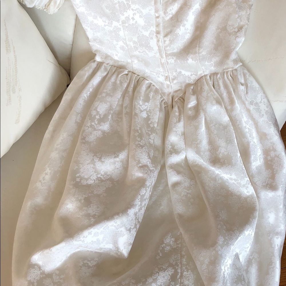 VINTAGE EVENING WHITE SATIN WITH FLORAL DESIGN - Picture 4 of 8